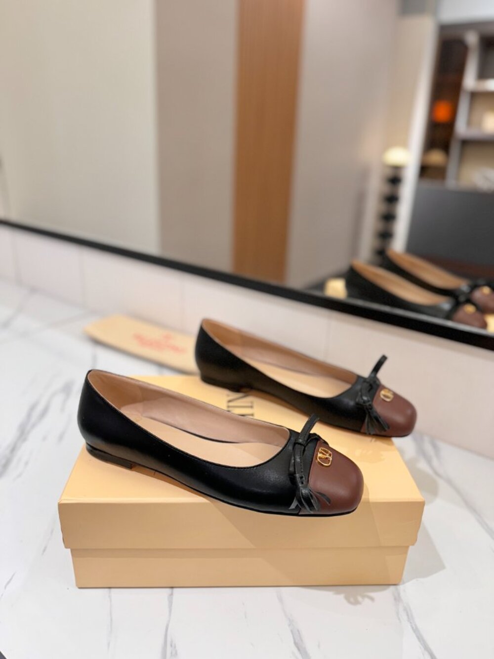 Valentino VLogo Bow Ballet Flats - Picture 2 of 8